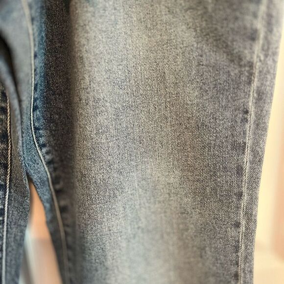 Liverpool Blue Ankle Cropped Jeans with Vintage Appeal - Picture 8 of 16